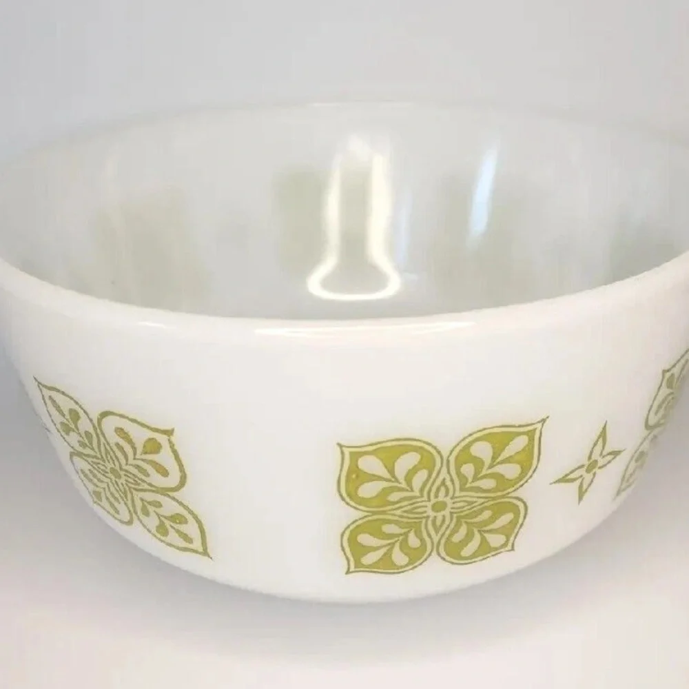 Vintage Anchor Hocking Fire-King Green Dutch Clover 7” Milk Glass Mixing Bowl US